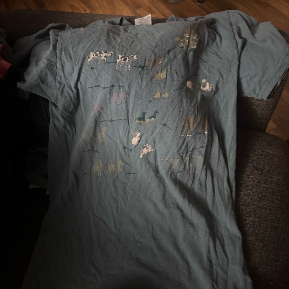 Animal shirt that isn’t used anymore and in good condition